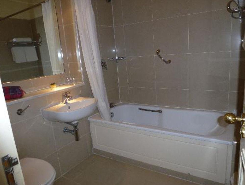 The Victoria Hotel Galway Esterno foto