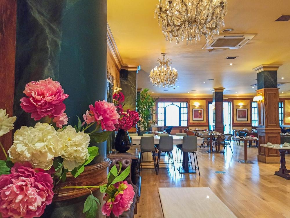 The Victoria Hotel Galway Esterno foto